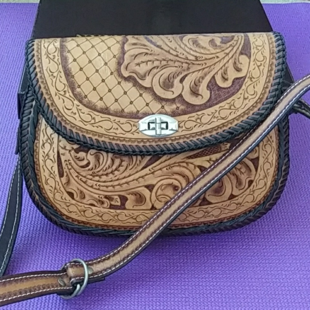 Leather shoulder bag